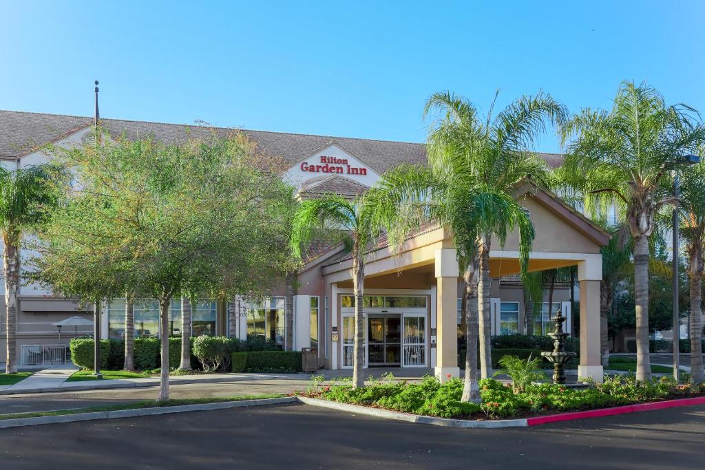 Hilton Garden Inn Bakersfield Main image 1